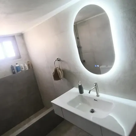 Spacious Sunny House In Chania Hébergement de vacances *