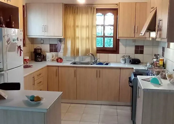 Дом отдыха Spacious Sunny House In Chania *