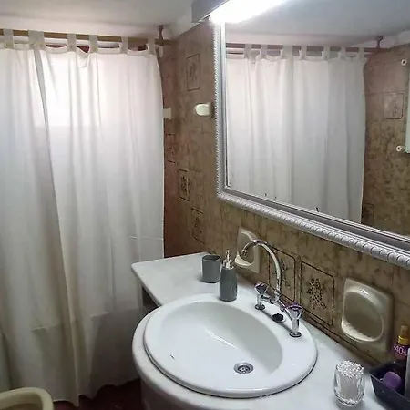 Spacious Sunny House In Chania 度假居 *